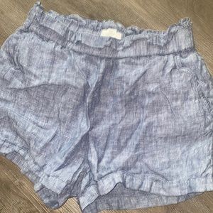 Small linen shorts light blue